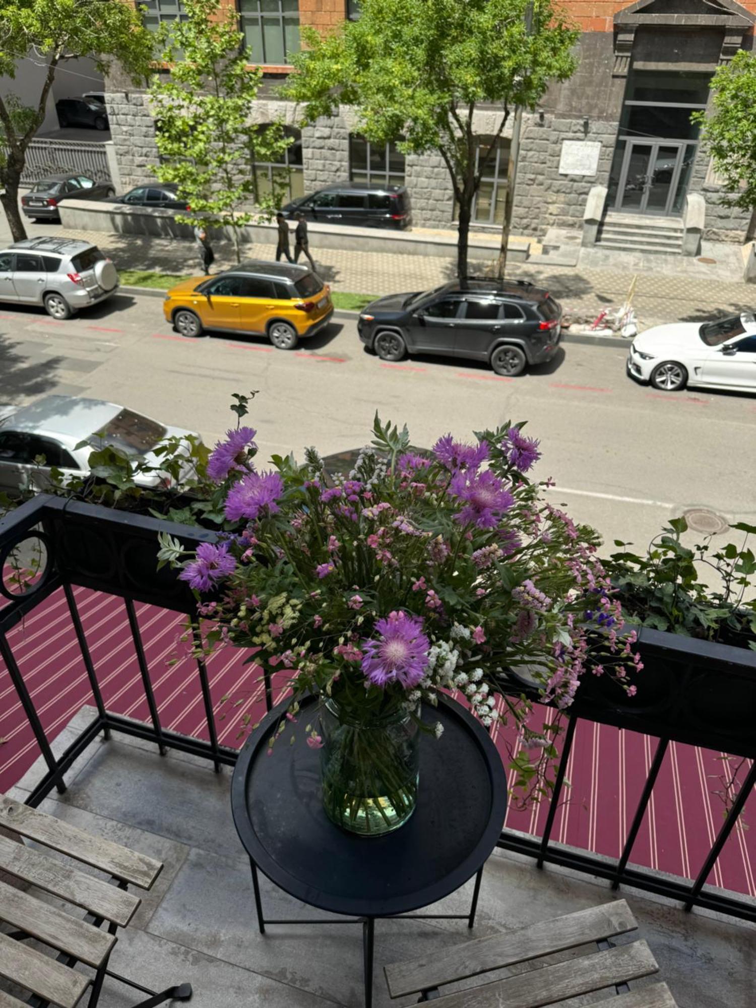 Your Charming Home, Steps To Republic Square Erevan Exterior foto